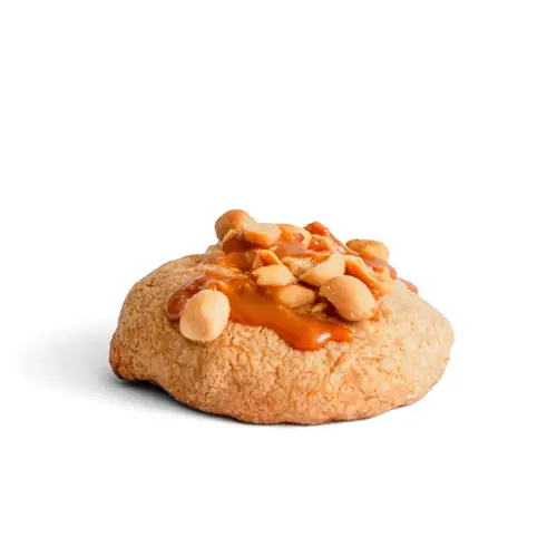 Arašidové cookies so slaným karamelom – celé, nezameniteľne chutná sušienka s arašidovou príchuťou, krémový karamel, kúsky orechov a štipka soli