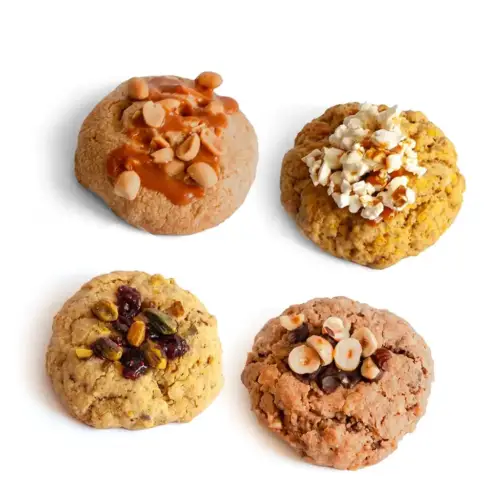 Ručne vyrábané cookies – štyri druhy sušienok prezentované zhora ako produktový set.