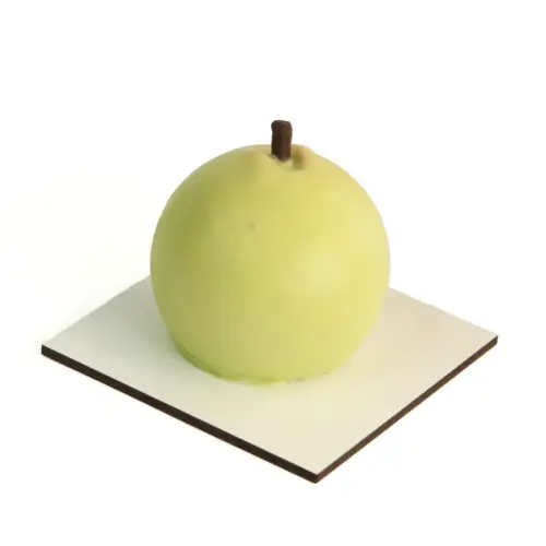 Dezert v tvare jablka – elegantný mousse zákusok s jablkami, škoricou a karamelom.