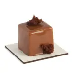 Dezert Tri čokolády – moderný mousse zákusok s bielou, mliečnou a horkou čokoládou.