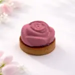 Malinový tart s jemnou nadýchanou malinovou penou – svieži a elegantný dezert